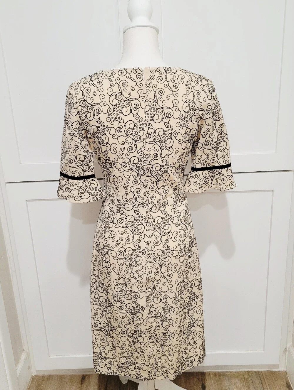 Tocca Silk/Wool Blend Cream & Black Embroidered V-Neck Midi Dress | Size 6 - Picture 3 of 10